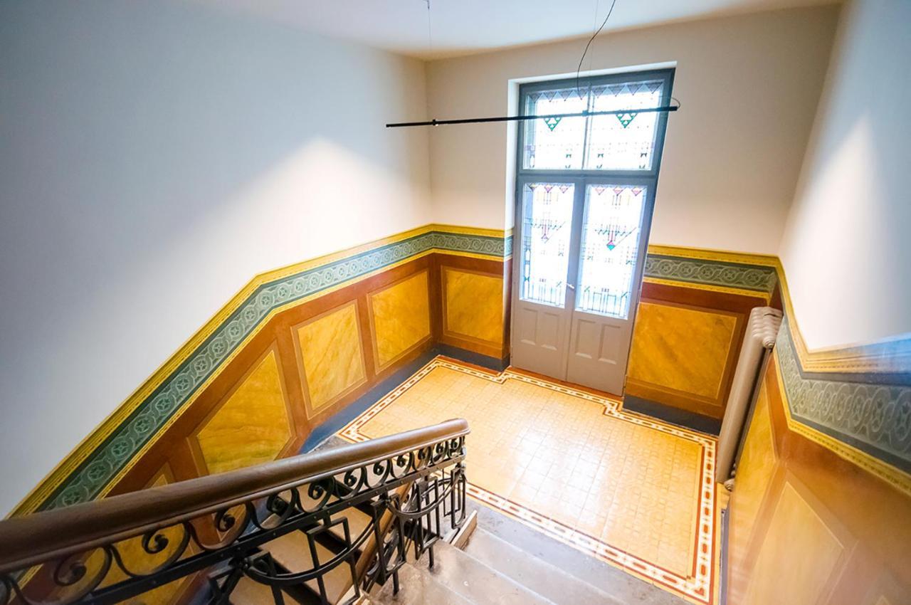 Library House "Bibliotekas Nams" - Apartment With Park View Riga Ngoại thất bức ảnh
